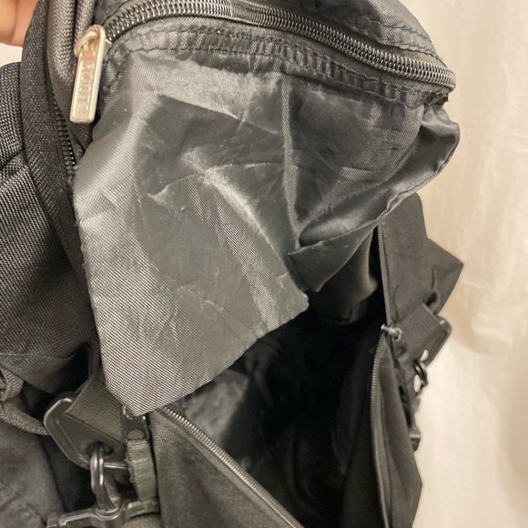 Roots Classic Black Shoulder/Cross Body Duffle Bag - Picture 3 of 9